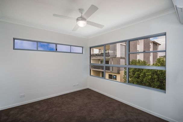 Stylish Inner-North Apartment with A/C, Balcony & Secure Parking - Photo 1