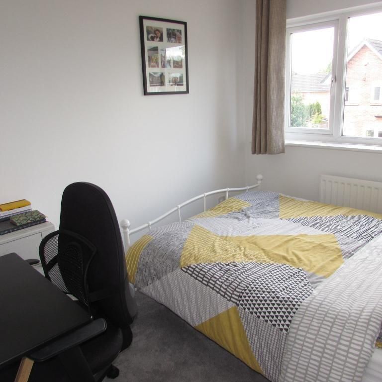 2 bedroom mews to rent - Photo 1