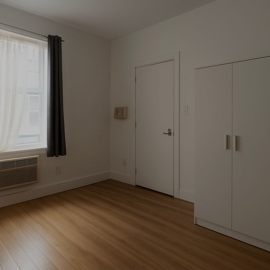 Denmark House Wellington Road South - Photo 2