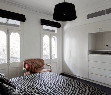 Luxury Victorian terrace with contemporary edge - Photo 5