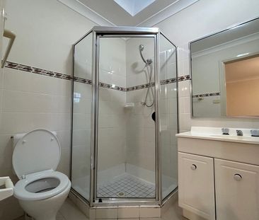 Beautiful two storey townhouse - Photo 3