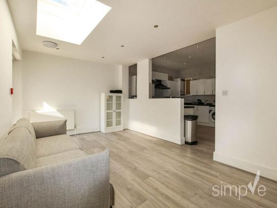 1 bedroom in a house share to rent - Photo 1