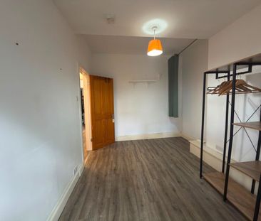 1 Bed Flat, Argyle Road, IG1 - Photo 2