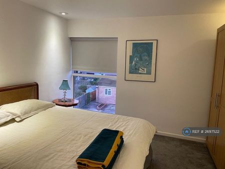 1 bedroom in a house share to rent - Photo 2