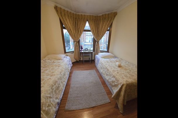 Room in a Shared House, Colville Road, E11 - Photo 1