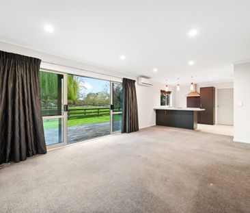 Experience the ultimate lifestyle in this beautifully presented 2-b... - Photo 1