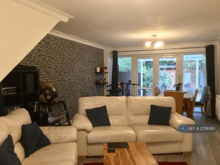 1 bedroom in a house share to rent - Photo 4