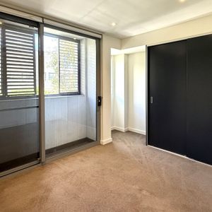 Spacious Three-Story Town house in Green Square For Rent - Photo 2