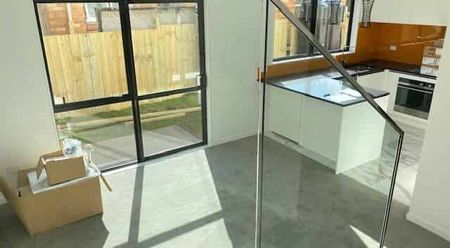 4 Bedroom Family Living & Spacious Home - Photo 2