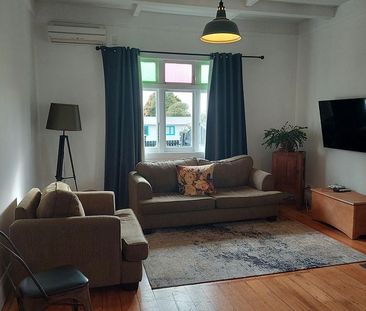 Charming 3 Bedroom Home - Photo 5