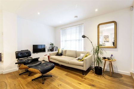 A refurbished two bedroom split level maisonette in the heart of Islington. - Photo 5