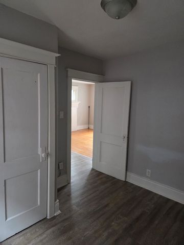 For Lease - 985 Main Street Unit# 5, Hamilton, Ontario - Photo 3