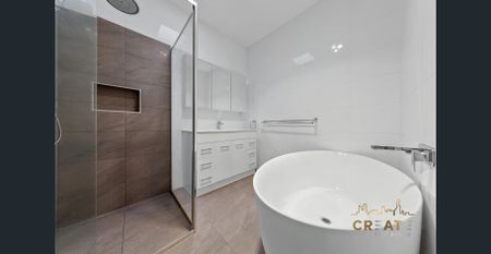 MODERN COMFORT & CHARACTER IN A PRIME NEWPORT LOCATION - Photo 3