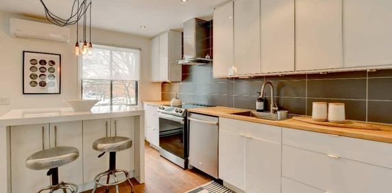 Magnifique 5½ meublé • 3 chambres • Centre-ville • Tout inclus - Photo 2