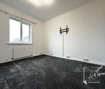 3 bedroom flat to rent - Photo 5