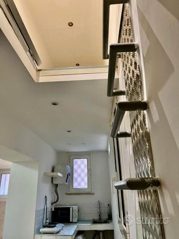 Monolocale con soppalco-CONDOMINIO INCLUSO - Foto 4