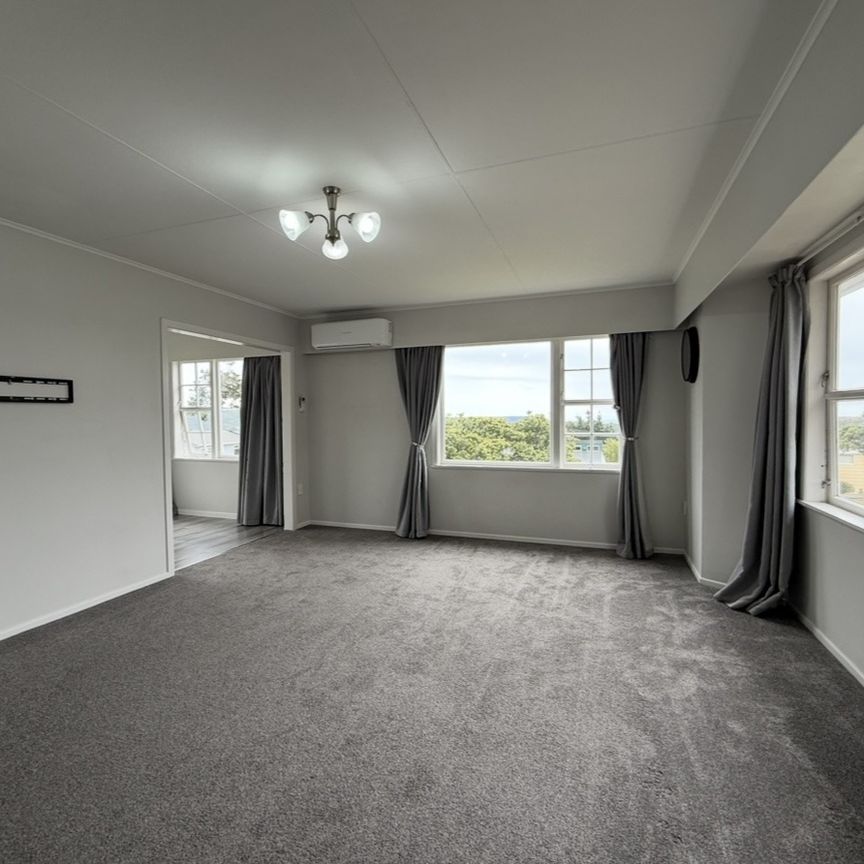 This well-presented 3-bedroom home is perfect for families - Photo 1