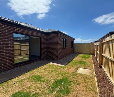 Near new 3 bedroom home! - Photo 4