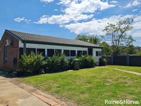 8 Clematis Place, Macquarie Fields, NSW 2564 - Photo 2