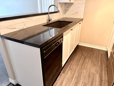 For Lease - 4975 Southampton Drive Unit# 300, Mississauga, Ontario - Photo 3