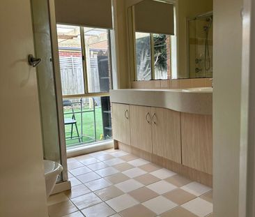 12 Furze Court, Cranbourne West - Photo 6