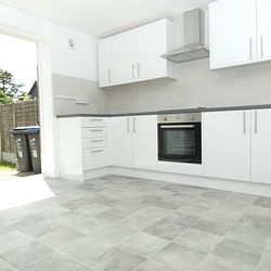 High Street, Manston, Ramsgate, CT12 5BG, Kent - Photo 2