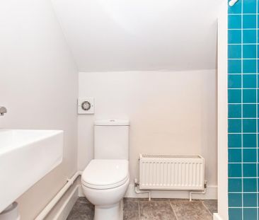 2 bedroom end of terrace house to rent - Photo 5