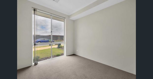 Neat, stylish and New- Ready to move in! - Photo 1