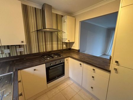 2 bedroom semi-detached bungalow to rent - Photo 2