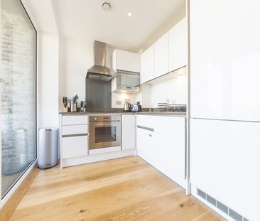 Sovereign Tower, 1 Emily Street, London, E16 - Photo 4