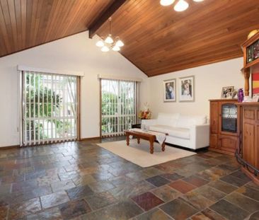 Lovely Home in Quiet Street! - Photo 1