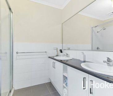 Three Bedder In The Edenbrook Estate! - Photo 3