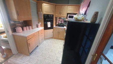 15 Iveagh Crescent, Belfast, BT12 6AW - Photo 4