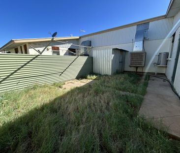 3 BEDROOM 1 BATHROOM DUPLEX IN SADADEEN CLOSE TO SCHOOLS AND CHILDCARE - Photo 1