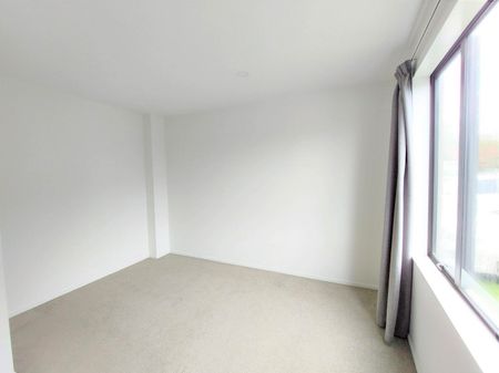 Large Townhouse in Sandringham! - Photo 3