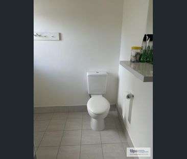 LOVELY HOMETTE IN SOUGHT AFTER LOCATION - Photo 4