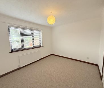 2 bedroom end of terrace house to rent - Photo 2