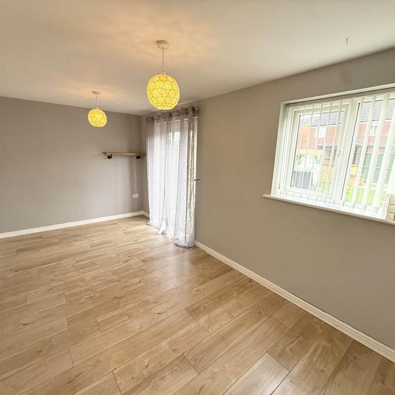 4 bedroom detached house to rent - Photo 1