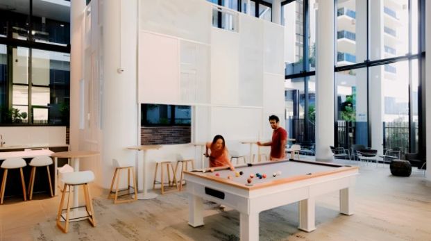 Studio Long Internal - Photo 1