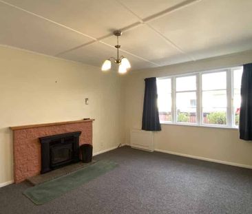 3 Bedroom in Hewer Crescent - Photo 5