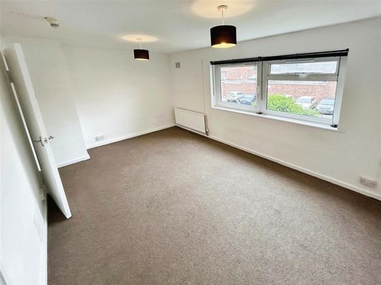 Christine Ledger Square, Royal Leamington Spa - Photo 1