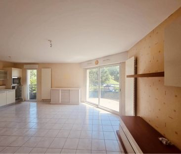 Location Appartement 2 pièces 50m² CHANGE 53810 - Photo 1