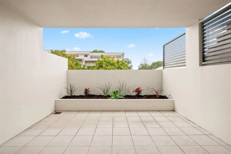 “Suave Villa-Style Townhouse” - Photo 5