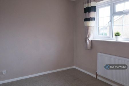 2 bedroom end of terrace house to rent - Photo 4