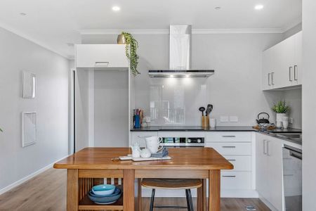 Cozy Townhouse in Kumeu with a few extras - Photo 5