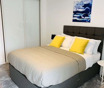 Fully Furnished One Double Bedroom Apartment with an Allocated Parking Space in the popular Jewellery Quarter. - Photo 5