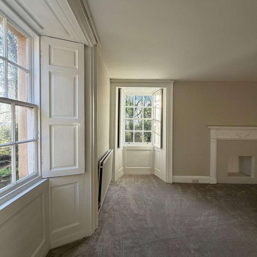 Balgone Barns Farmhouse is a traditional 5 bed stone farmhouse located on the edge of a working farm in a picturesque, rural location close to North Berwick. - Photo 1