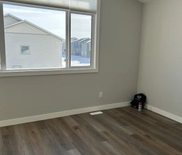 423 Pepper Street — 3 Bedroom - Photo 3
