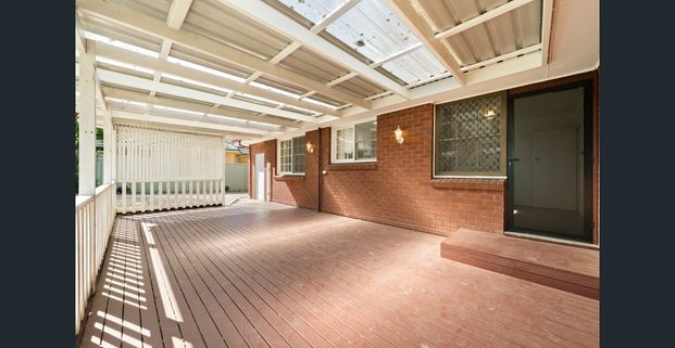 Freshly Updated Home in Sought-After Crestwood Catchment - Photo 1