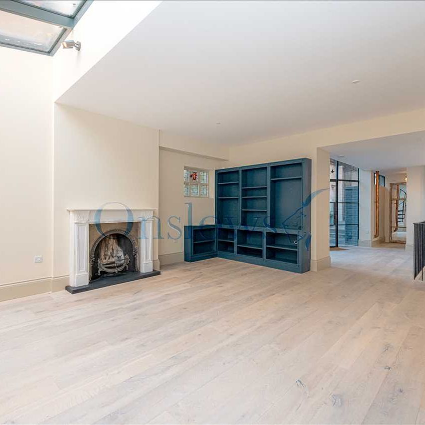 Courtyard, Chelsea - Photo 1